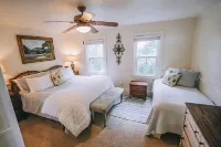 Silverspur at Round Top- Amazing restored 1800's Farmhouse on 40 acres w/a pool!