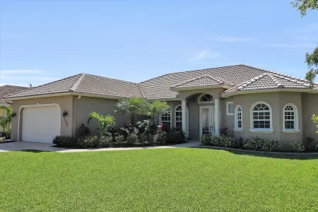 Gorgeous 3/3 Pool Home on Canal w/ Direct Gulf Access. You Will Love Paradise!!
