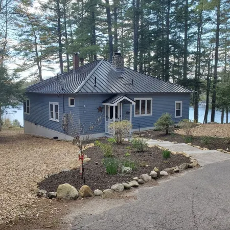 Tranquil, serene Sebago Lakefront House on 2 wooded acres - 300ft waterfront!