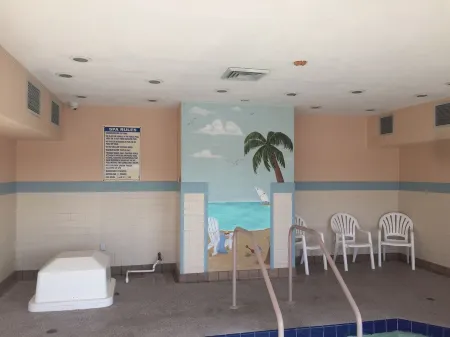 Bay Cottage - 940 sq Ft!  Luxury for Your Stay  - 30 Day Rental - 55+ Community Отели в г. Брейдентон