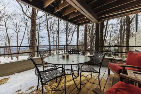 Premiere Two bedroom getaway Slope Side Wintergreen Resort Condo