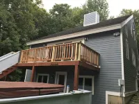 Spacious Private 4 Bedroom - 3 Bath house 5 min to skiing, biking, hiking, golf. Hotel in zona Pico Mountain Ski Resort