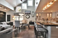 Steps2Lifts & Superpipe, Lower Prices, Designer Interior, Gourmet Kitchen - Luxury