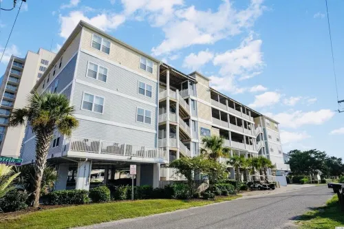 2000 sq ft Ocean View Villa Steps to the Beach.4 Bdr 3 Baths Small Pool Hot-Tub.