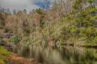 Mirror Lake Red Door Guest House-On Mirror Lake and 1.2 Miles from Main Street! - con encanto