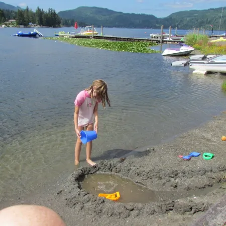 Lakefront Paradise: Private Beach, Water Sports, Stunning Sunsets, Sleeps 8