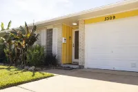 Hot tub,Private pool, resortlike home,,Tiki bar short walk to beach &all - ジャグジー