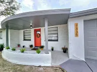 Charming 3-bedroom, completely remodel house in the heart of Port Richey Hotels near Publix Super Market at Fairway Oaks Plaza