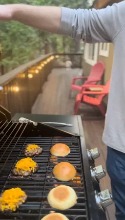 Charming cabin with WiFi in Mi-Wuk Village