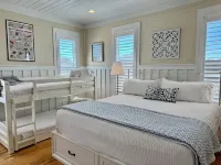 Florida Oasis-Steps to Beach-Pool-4 Beach Loungers-optional golf cart
