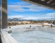 New High-End 2282 sf Condo Slps 10Pvt Hot Tub Walk 2Town Mtn Views 30 Min to Gnp