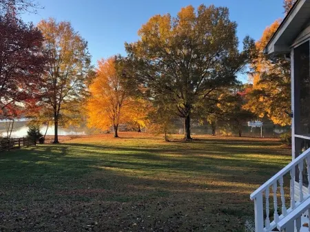 Squirrel Haven Cottage on Lake Norman