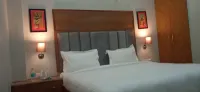 Yogam Homestay Agra فنادق في Bishari Bhand