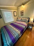Historic Tiny Cottage Just a Short Walk to the Lake. Pet Friendly!