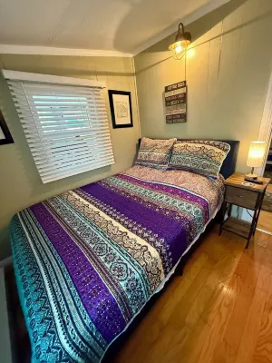 Historic Tiny Cottage just steps to the lake. Pet Friendly!