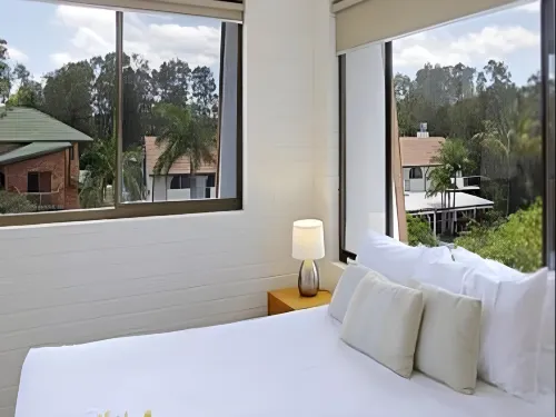 Main Beach Apartments