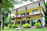 At Home Suanphung - ห้องครัว