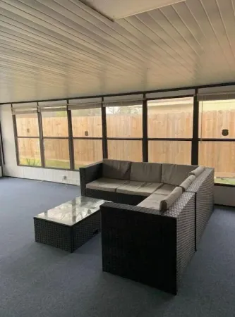 “Big Jer’s” with a Cement Pond Отели рядом с достопримечательностью «Космический центр в Хьюстоне»