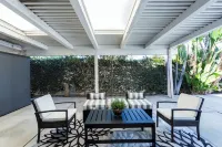 Ground Floor Oasis with Backyard