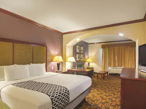 La Quinta Inn & Suites by Wyndham Lindale Hotels in Lindale