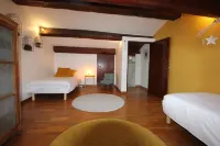 "StellaHome - l'Enclos" Quiet Village House. Near port and beach. GARAGE