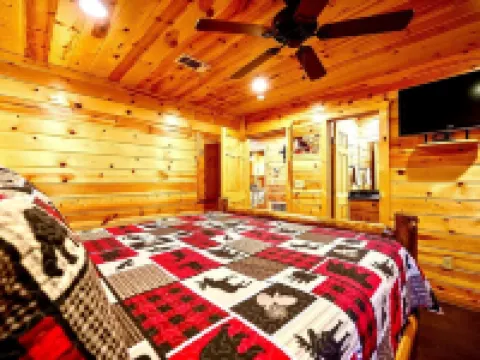 Sleeps 10•Hot Tub•Pool Table•Playground•Boat Parking• Fire Pit Hotels in Broken Bow