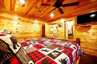 Location! 3 Kings! Hot Tub! Fire Pit! Playground!  Pool Table! Trailer Parking!