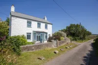 Pretty Georgian farmhouse in peaceful village location near the sea. - 2 stjerner