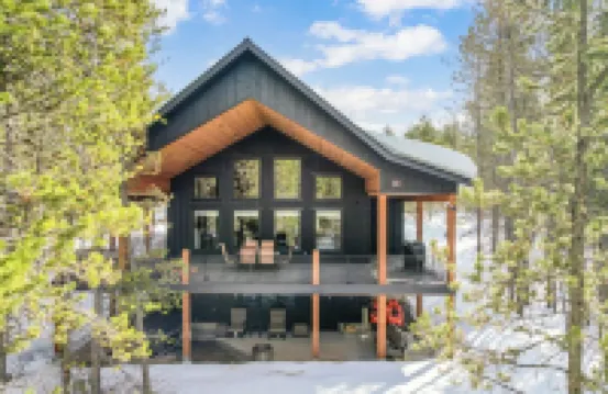 Yellowstone Luxury Cabin, Hot Tub, Game Room,EV Hookup,Massive Deck,5Bed/3.5Bath