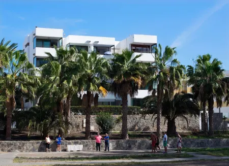 By the beach, a place to take a break