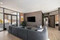 The Bank- Historic Charm, Modern Stay in the Heart of Three Oaks
