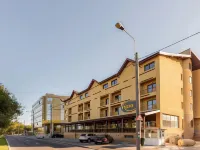 Hotel Sir Royal Hotels near Bucharest Băneasa - Aurel Vlaicu International Airport