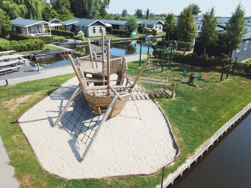 Cozy Chalet with Sloop in Giethoorn - chambre d’hôtes