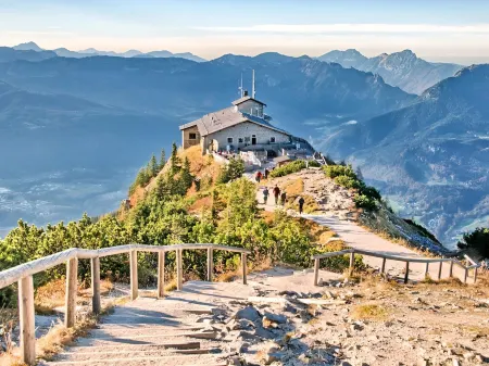 Sunny Stay with Mountain