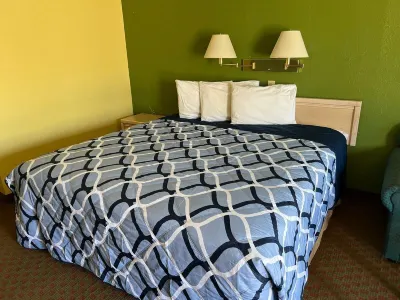 Antlers Inn Hotels in Cuero
