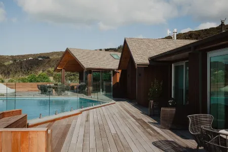 Te Whaanga Retreat & Spa Отели в г. Раглан