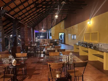 Aavarana Resort Отели рядом с достопримечательностью «MEIL PKG-3 CAMP»