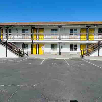 Escondido Inn Hotel Exterior