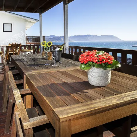 Penguins View Guesthouse Отели рядом с достопримечательностью «Пляж Лонг-Бич»