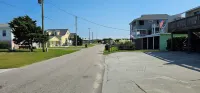 Charming 1-bedroom apartment with King Bed.  No Stairs.  Steps to the Ocean.