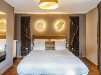 Demeures & Châteaux Auberge de la Tour - Hôtel & Restaurants - Marcolès Auvergne โรงแรมในคานทัล