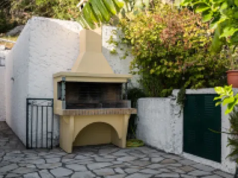 Four-Bedroom Villa Eleni by Konnect, with Private Pool & Stunning Seaview Hotels in Mparmpati