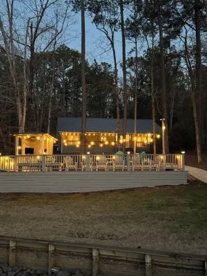 Lake Martin lakehouse. Screened porch. Dock.  firepit & views. 30 min to Auburn