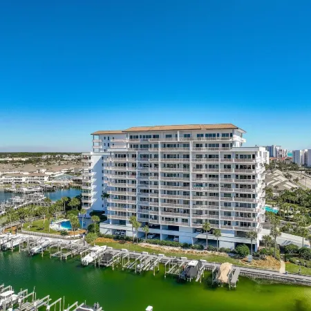 Harbor Landing 203B - Spacious Condo with Views of the Harbor and Gulf