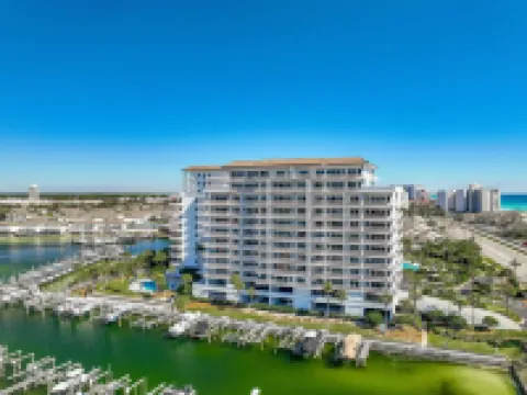 Harbor Landing 203B - Spacious Condo with Views of the Harbor and Gulf