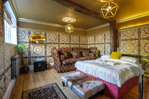 Huge Luxury 8 Bed Manor House Hot Tub Pool Table