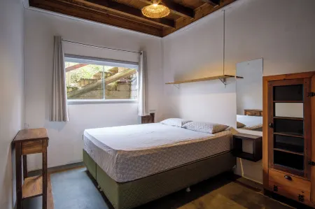 Franca's House - Piscina - Praia do Rosa Отели рядом с достопримечательностью «Ponta da Piteira»