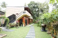 Edwin's Airport Garden