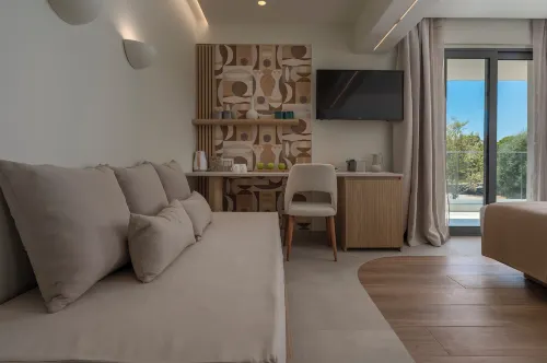 Sandy Seaside Suites - parking