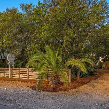 Private Pool, 3 Minutes to the Beach, Hidden Oasis in BMB